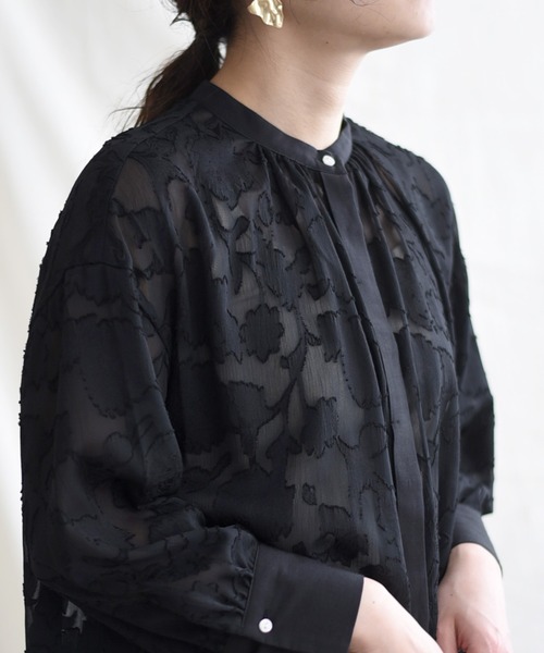 LHELBIE(レルビエ)の「シアージャカードバックリボンシャツ(シャツ/ブラウス・レディース・ベージュ/ブラック/オフホワイト・M)」の17枚目の写真