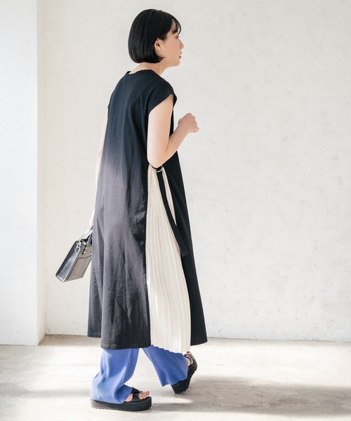 PAGEBOY(ページボーイ)の「サイドプリーツカットワンピース(ワンピース・レディース・ブラック×ホワイト/ブラック×ブラック/グレイッシュベージュ・FREE)」の13枚目の写真