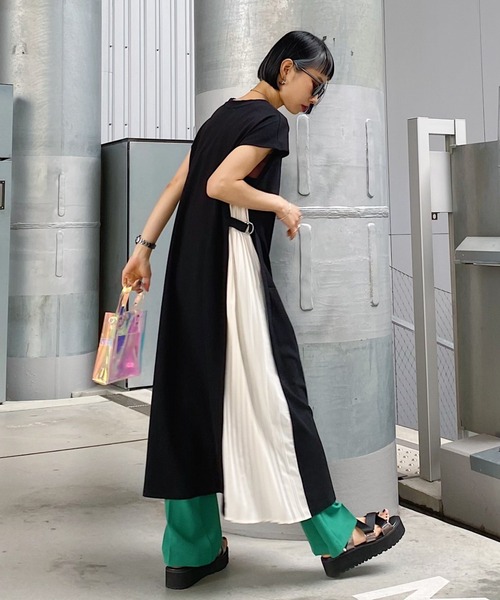 PAGEBOY(ページボーイ)の「サイドプリーツカットワンピース(ワンピース・レディース・ブラック×ホワイト/ブラック×ブラック/グレイッシュベージュ・FREE)」の5枚目の写真