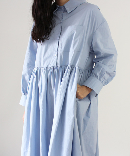 MODE ROBE（モードローブ）の「ギャザーロングシャツワンピース（シャツワンピース・レディース・ブルー/ホワイト・FREE）」の3枚目の写真