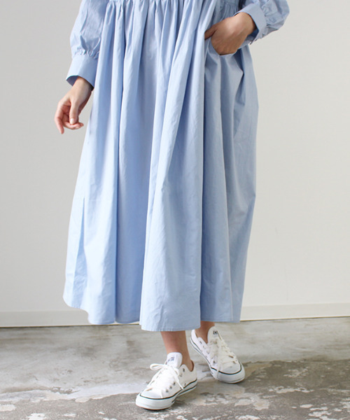 MODE ROBE（モードローブ）の「ギャザーロングシャツワンピース（シャツワンピース・レディース・ブルー/ホワイト・FREE）」の5枚目の写真