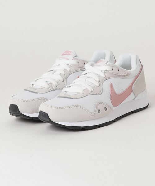NIKE(ナイキ)の「NIKE/ナイキ WMS VENTURE RUNNER/ウィメンズ ベンチャーランナー(スニーカー・レディース・ホワイト×ピンク・23cm/25cm/24.5cm/22.5cm/24cm/23.5cm)」の1枚目の写真
