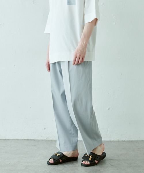 Lui's（ルイス）の「キュプラ混ストライプワイドパンツ（スラックス・メンズ・ブラック/ライトグレー・SMALL/MEDIUM）」の2枚目の写真