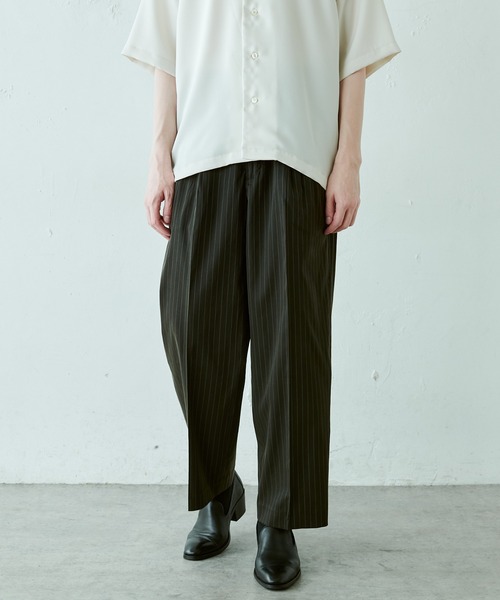 Lui's（ルイス）の「キュプラ混ストライプワイドパンツ（スラックス・メンズ・ブラック/ライトグレー・SMALL/MEDIUM）」の3枚目の写真