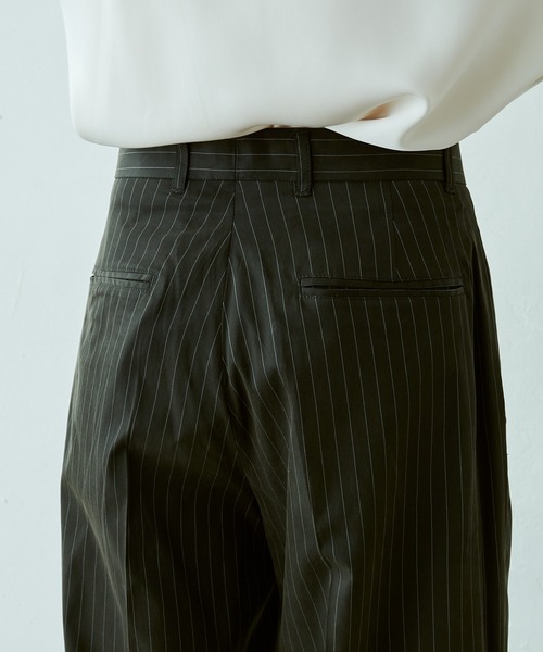 Lui's（ルイス）の「キュプラ混ストライプワイドパンツ（スラックス・メンズ・ブラック/ライトグレー・SMALL/MEDIUM）」の4枚目の写真