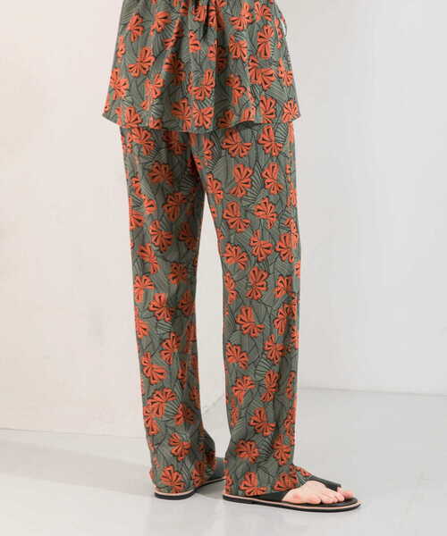 KBF（ケイビーエフ）の「DEVEAUXイージーパンツ（その他パンツ・レディース・カーキ/ブラウン・ONE）」の4枚目の写真