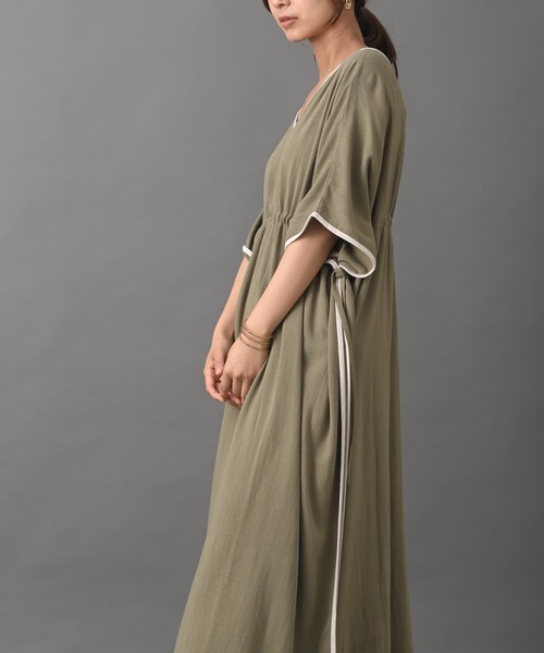 R・P・S pura(アールピーエスピューラ)の「【WEB限定】pura カフタンワンピース(ワンピース・レディース・カーキ/アイボリー/モカ・フリー)」の7枚目の写真