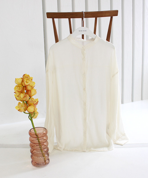 MODE ROBE(モードローブ)の「ノーカラーシアーシャツ(シャツ/ブラウス・レディース・ホワイト・FREE)」の1枚目の写真