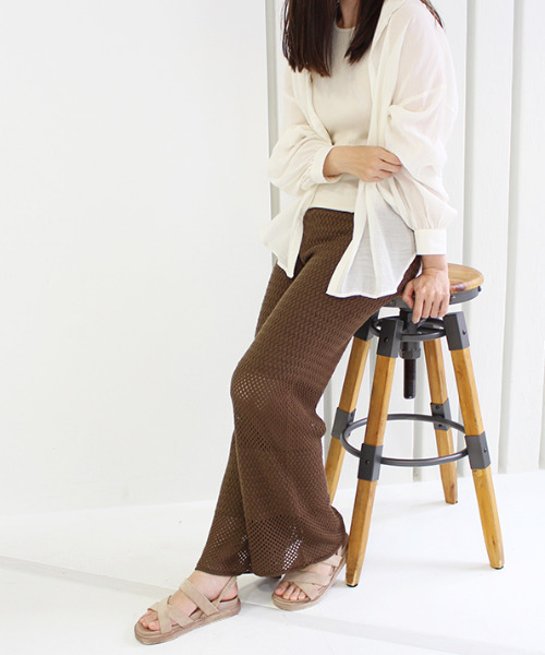 MODE ROBE(モードローブ)の「ノーカラーシアーシャツ(シャツ/ブラウス・レディース・ホワイト・FREE)」の3枚目の写真