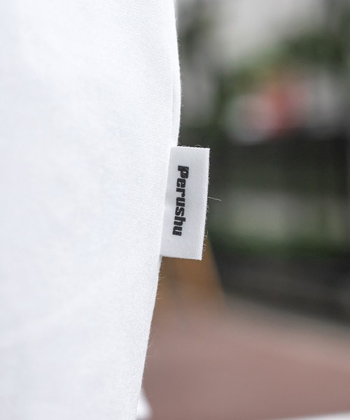 Perushu（ペルーシュ）の「リフレクターロゴバックボタンアシメシャツ（シャツ/ブラウス・メンズ・ホワイト/ライトグリーン/サックスブルー・MEDIUM/LARGE）」の17枚目の写真