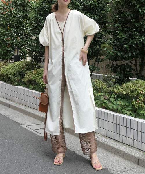 CORNERS（コーナーズ）の「リネンタッチパイピングガウンワンピ（ワンピース・レディース・ベージュ/ライム/アイボリー・M）」の2枚目の写真