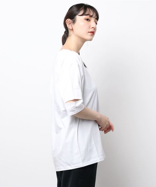 CAPRICIEUX LE'MAGE(カプリシューレマージュ)の「カットアウトスリーブTシャツ(Tシャツ/カットソー・レディース・ホワイト/ブラック/ピンク・FREE)」の4枚目の写真