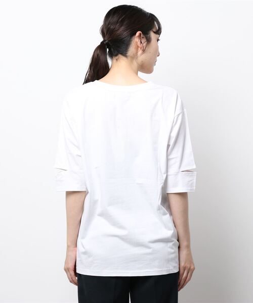 CAPRICIEUX LE'MAGE(カプリシューレマージュ)の「カットアウトスリーブTシャツ(Tシャツ/カットソー・レディース・ホワイト/ブラック/ピンク・FREE)」の5枚目の写真