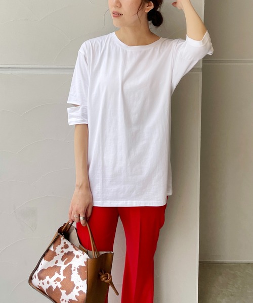 CAPRICIEUX LE'MAGE(カプリシューレマージュ)の「カットアウトスリーブTシャツ(Tシャツ/カットソー・レディース・ホワイト/ブラック/ピンク・FREE)」の1枚目の写真