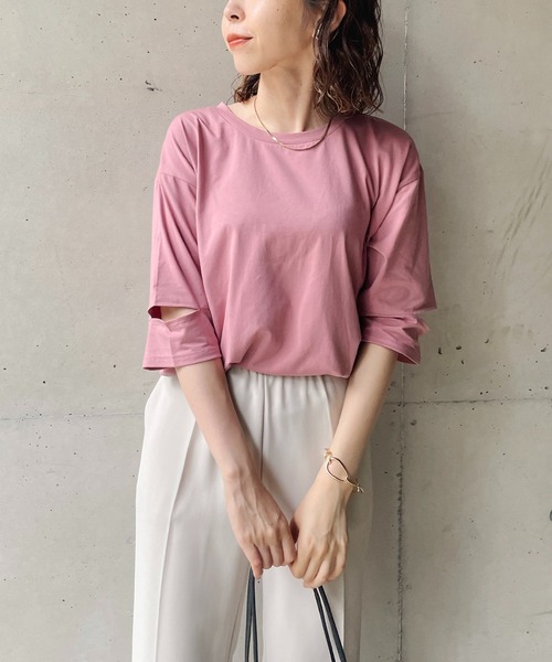 CAPRICIEUX LE'MAGE(カプリシューレマージュ)の「カットアウトスリーブTシャツ(Tシャツ/カットソー・レディース・ホワイト/ブラック/ピンク・FREE)」の3枚目の写真