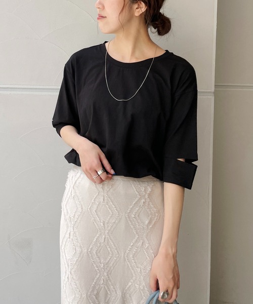 CAPRICIEUX LE'MAGE(カプリシューレマージュ)の「カットアウトスリーブTシャツ(Tシャツ/カットソー・レディース・ホワイト/ブラック/ピンク・FREE)」の2枚目の写真