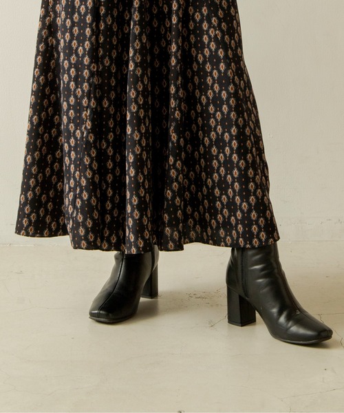 ANGIE（アンジー）の「スクエアトゥショートブーツ（ブーツ・レディース・ブラック/アイボリー・SMALL/MEDIUM/LARGE/X-LARGE）」の2枚目の写真