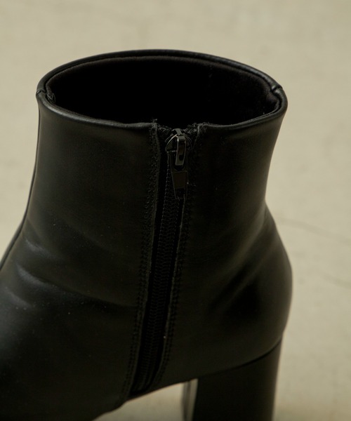 ANGIE（アンジー）の「スクエアトゥショートブーツ（ブーツ・レディース・ブラック/アイボリー・SMALL/MEDIUM/LARGE/X-LARGE）」の3枚目の写真