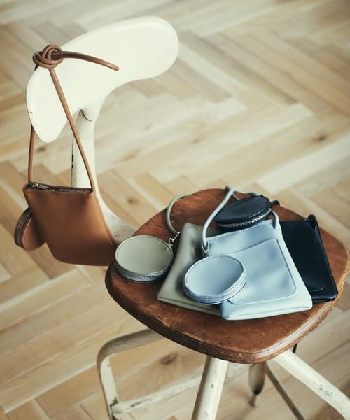 LAYMEE(レイミー)の「Dlory mini bag / ドローリーミニバッグ(ボディバッグ/ウエストポーチ・レディース・ブラック/キャメル/カーキ系/ブルー系・FREE)」の15枚目の写真