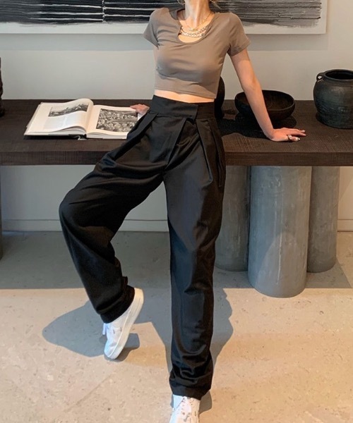 KOR(ケーオーアール)の「ハイウエスト タックパンツ(その他パンツ・レディース・ブラック・S/M/L/LL)」の5枚目の写真