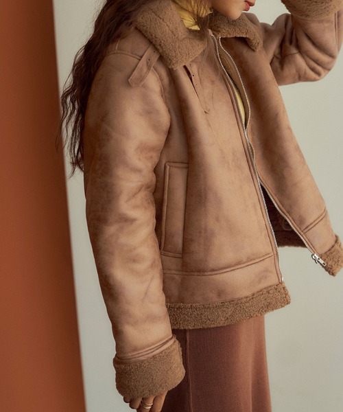 titivate(ティティベイト)の「エコムートンフライトジャケット(ムートンコート・レディース・ブラウン/グレイッシュベージュ・S/M)」の19枚目の写真