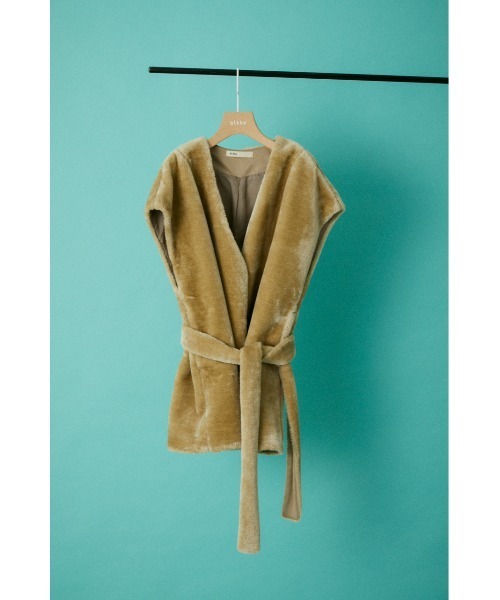 B583 BLACK BY MOUSSY eco fur vest カーキ BLACK BY MOUSSY（ブラックバイマウジー）の「eco fur vest(エコファー