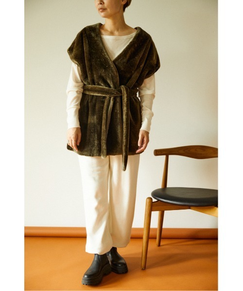 B583 BLACK BY MOUSSY eco fur vest カーキ BLACK BY MOUSSY（ブラックバイマウジー）の「eco fur vest(エコファー