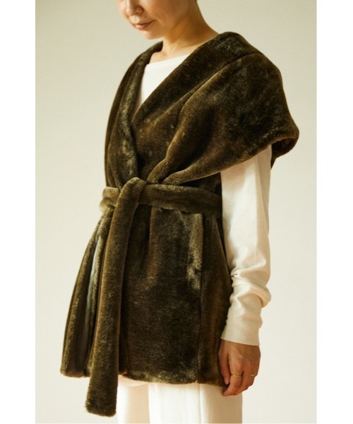 B583 BLACK BY MOUSSY eco fur vest カーキ BLACK BY MOUSSY（ブラックバイマウジー）の「eco fur vest(エコファー