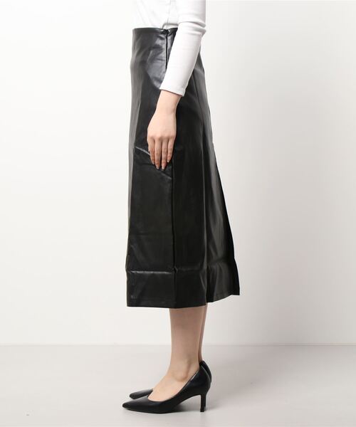 a lot of love（ア ロット オブ ラブ）の「ハイウエスト　フェイクレザー　スリットスカート（スカート・レディース・ブラック・S/M）」の3枚目の写真