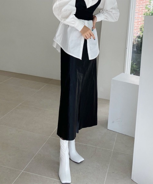 a lot of love（ア ロット オブ ラブ）の「ハイウエスト　フェイクレザー　スリットスカート（スカート・レディース・ブラック・S/M）」の4枚目の写真