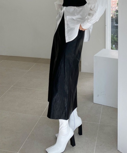 a lot of love（ア ロット オブ ラブ）の「ハイウエスト　フェイクレザー　スリットスカート（スカート・レディース・ブラック・S/M）」の6枚目の写真