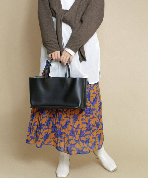 KBF(ケイビーエフ)の「ポーチ付きスクエアキューブハンドBAG(ハンドバッグ・レディース・ブラック/キャメル/カーキ・ONE)」の6枚目の写真