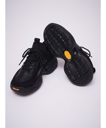 Vibramスニーカー