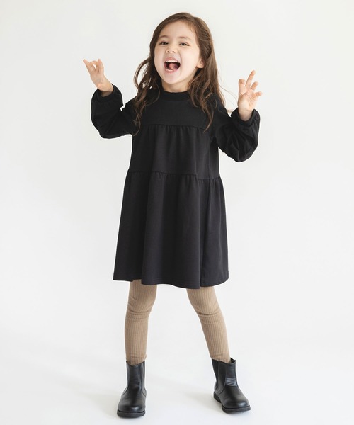 BRANSHES（ブランシェス）の「【WEB限定】ティアードワンピース（ワンピース・キッズ・ブラック/ベージュ/ラベンダー・130/100/150/110/120/140）」の4枚目の写真