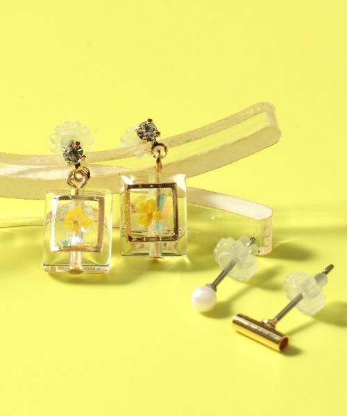 チチカカ(チチカカ)の「スクエアフラワーセットピアス(ピアス(両耳用)・レディース・ピンク/イエロー/グリーン・FREE)」の2枚目の写真