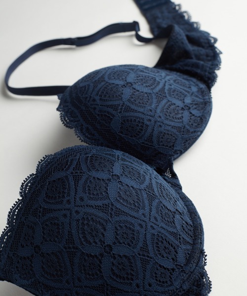 Intimissimi(インティミッシミ)の「Elettra レース スーパープッシュアップブラ(ブラジャー・レディース・キナリ/ブルー/ブラック/レッド・80B/75C/75B/70B/80C/70C/75D/85B)」の11枚目の写真