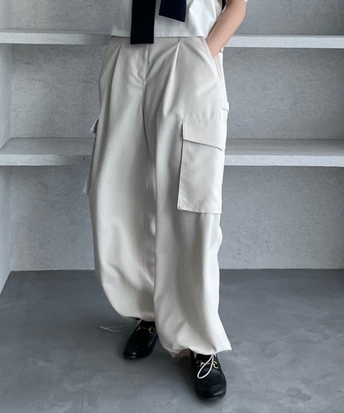 ETRE TOKYO(エトレトウキョウ)の「ドロストペインターパンツ(カーゴパンツ・レディース・アイボリー/ネイビー・M/S)」の3枚目の写真