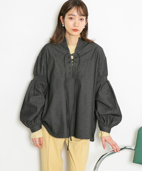 KBF（ケイビーエフ）の「スモッキングデニムブラウス（シャツ/ブラウス・レディース・ブラック/ブルー・ONE）」の3枚目の写真