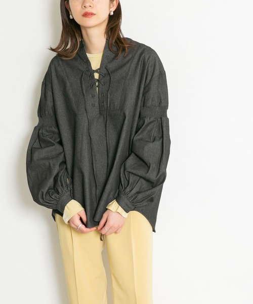 KBF（ケイビーエフ）の「スモッキングデニムブラウス（シャツ/ブラウス・レディース・ブラック/ブルー・ONE）」の4枚目の写真