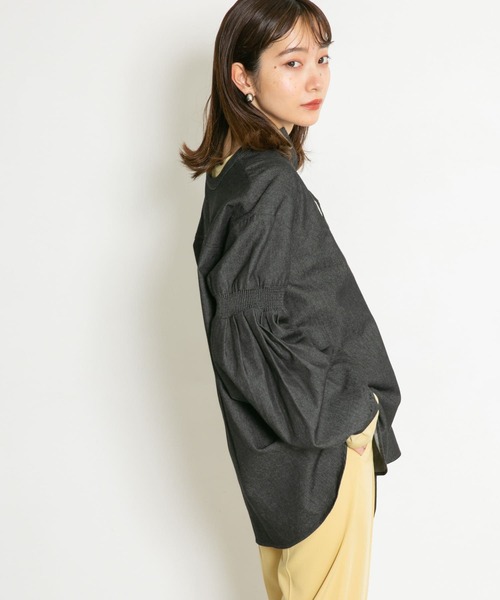 KBF（ケイビーエフ）の「スモッキングデニムブラウス（シャツ/ブラウス・レディース・ブラック/ブルー・ONE）」の5枚目の写真