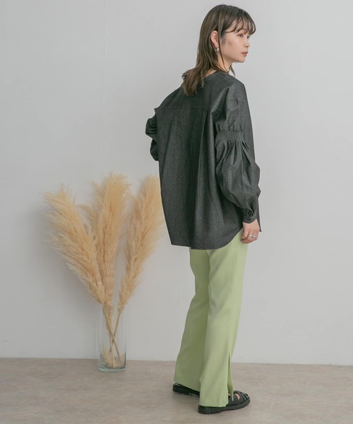 KBF（ケイビーエフ）の「スモッキングデニムブラウス（シャツ/ブラウス・レディース・ブラック/ブルー・ONE）」の11枚目の写真