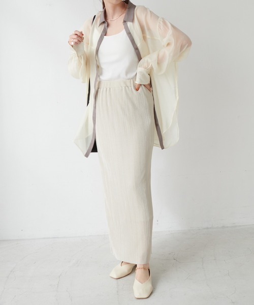 DISCOAT(ディスコート)の「サテンミニプリーツナロースカート(スカート・レディース・ブラック/アイボリー/グレイッシュベージュ・FREE)」の4枚目の写真