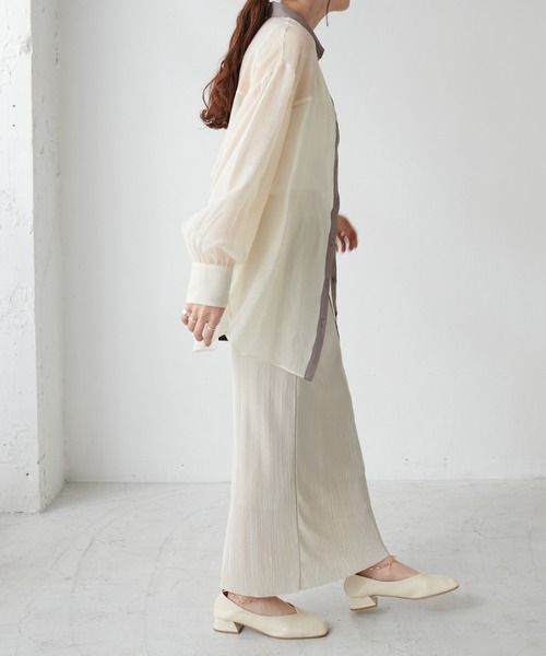 DISCOAT(ディスコート)の「サテンミニプリーツナロースカート(スカート・レディース・ブラック/アイボリー/グレイッシュベージュ・FREE)」の6枚目の写真