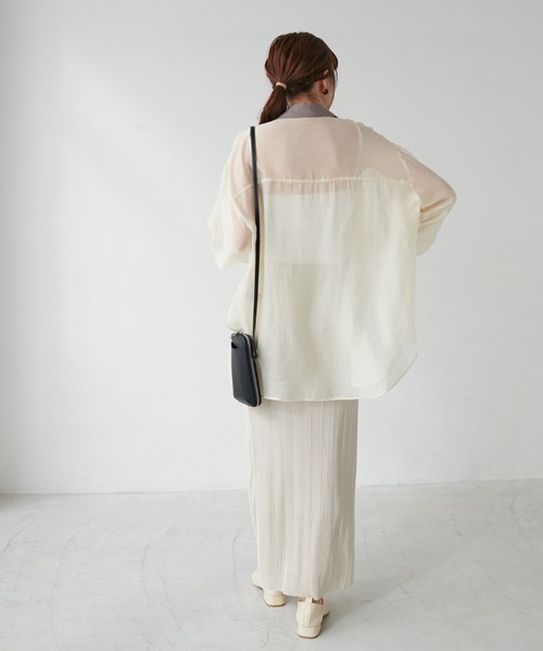 DISCOAT(ディスコート)の「サテンミニプリーツナロースカート(スカート・レディース・ブラック/アイボリー/グレイッシュベージュ・FREE)」の7枚目の写真