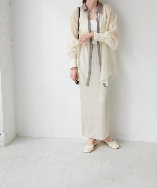 DISCOAT(ディスコート)の「サテンミニプリーツナロースカート(スカート・レディース・ブラック/アイボリー/グレイッシュベージュ・FREE)」の8枚目の写真