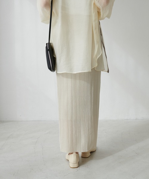 DISCOAT(ディスコート)の「サテンミニプリーツナロースカート(スカート・レディース・ブラック/アイボリー/グレイッシュベージュ・FREE)」の11枚目の写真