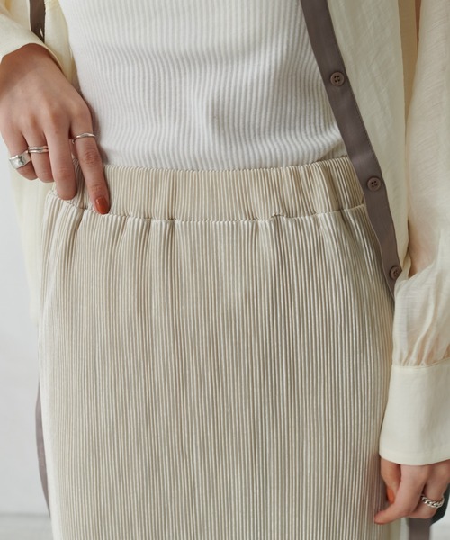 DISCOAT(ディスコート)の「サテンミニプリーツナロースカート(スカート・レディース・ブラック/アイボリー/グレイッシュベージュ・FREE)」の12枚目の写真