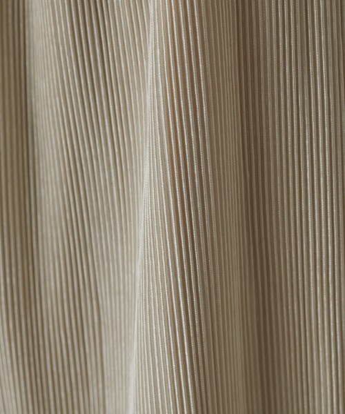 DISCOAT(ディスコート)の「サテンミニプリーツナロースカート(スカート・レディース・ブラック/アイボリー/グレイッシュベージュ・FREE)」の14枚目の写真