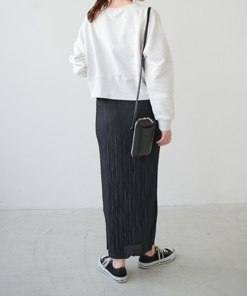 DISCOAT(ディスコート)の「サテンミニプリーツナロースカート(スカート・レディース・ブラック/アイボリー/グレイッシュベージュ・FREE)」の18枚目の写真