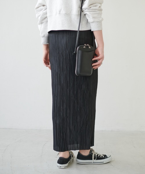 DISCOAT(ディスコート)の「サテンミニプリーツナロースカート(スカート・レディース・ブラック/アイボリー/グレイッシュベージュ・FREE)」の20枚目の写真